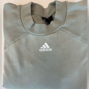 Adidas Women’s pullover Crew, Size XL